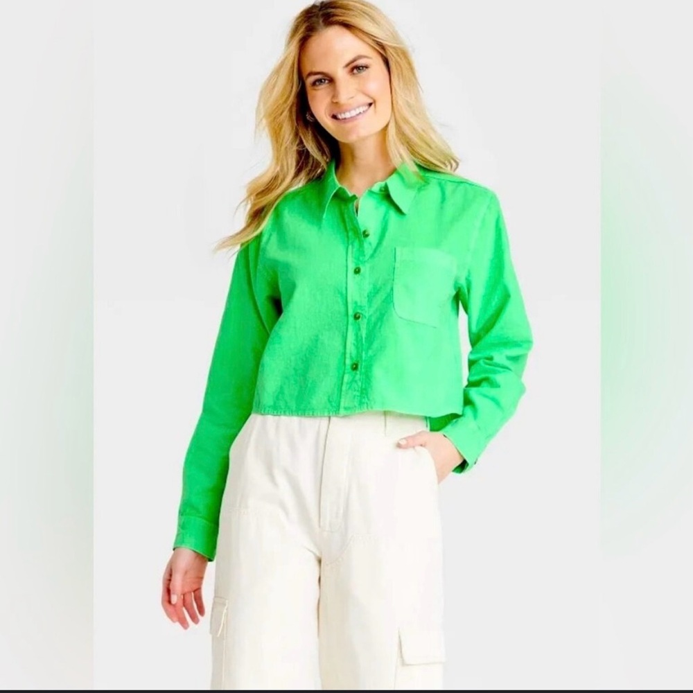 NWT Universal Thread cropped fit button down
